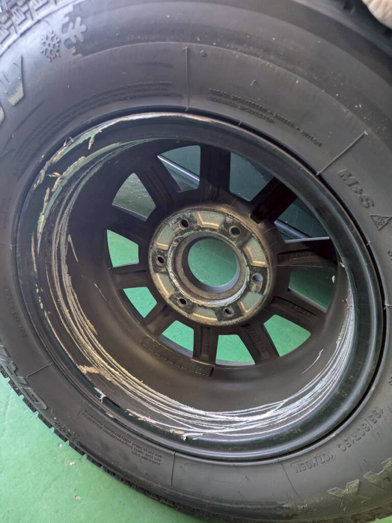 ハイエースホイール